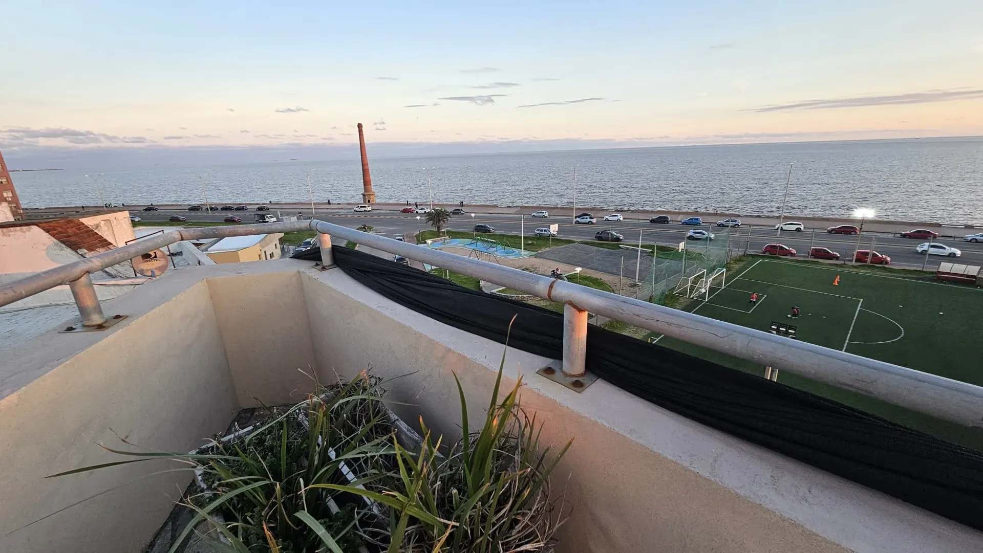 ALQUILER APARTAMENTO UN DORMITORIO, TERRAZA EN CIUDAD VIEJA FRENTE A LA RAMBLA · Foto 9