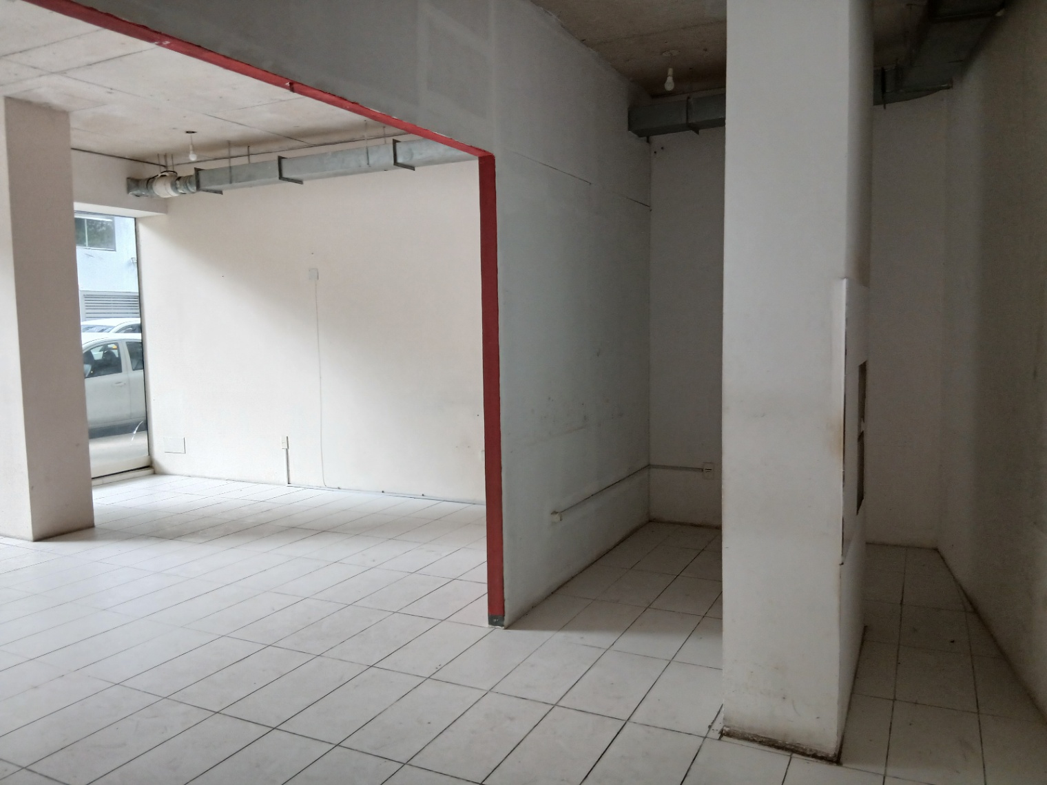 ALQUILER LOCAL COMERCIAL AMPLIO VENTANAL AL FRENTE EN EL CENTRO · Foto 9