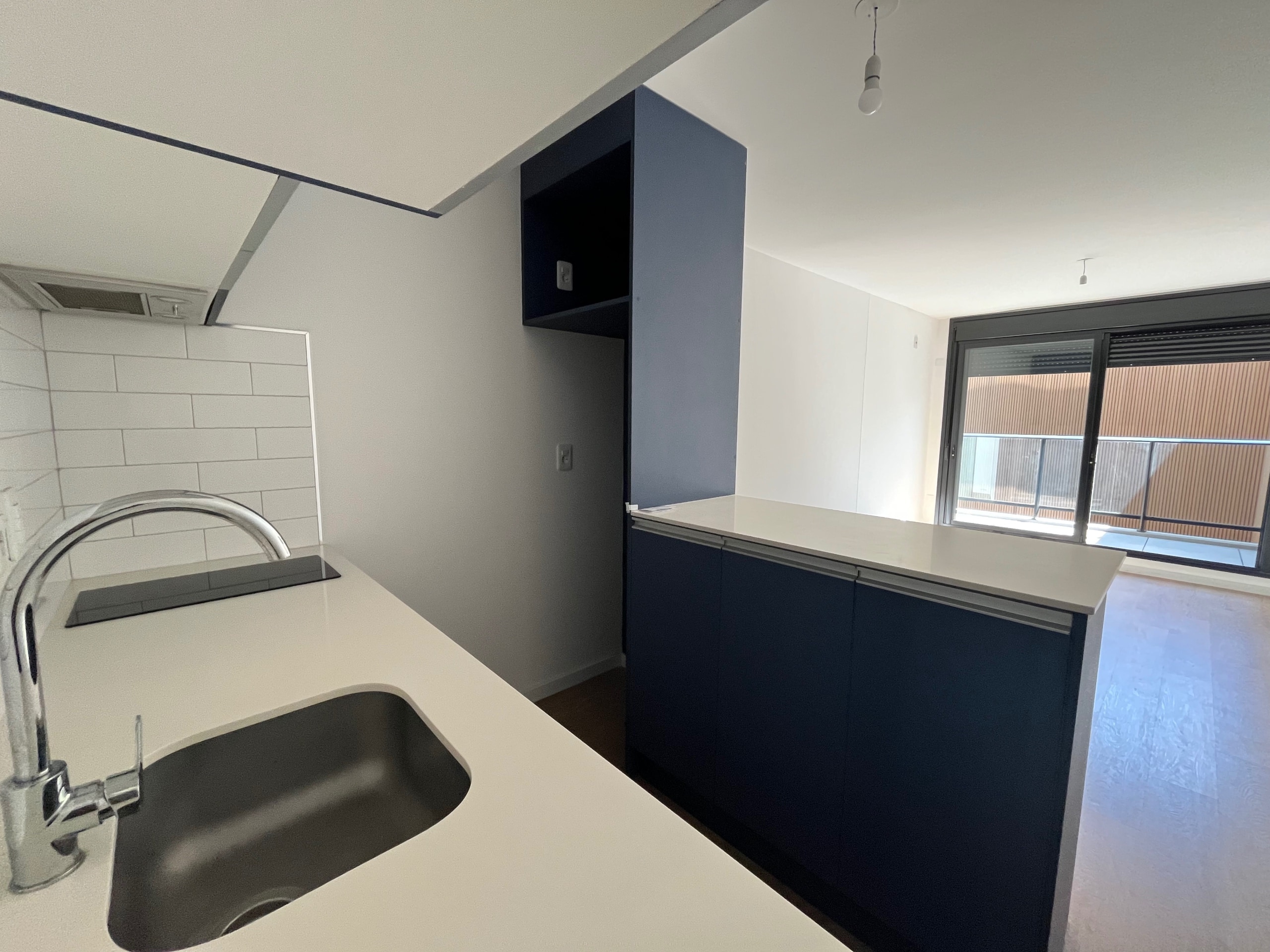 ALQUILER MONOAMBIENTE CON BALCÓN EN CORDÓN SUR OPC. GARAJE · Foto 11