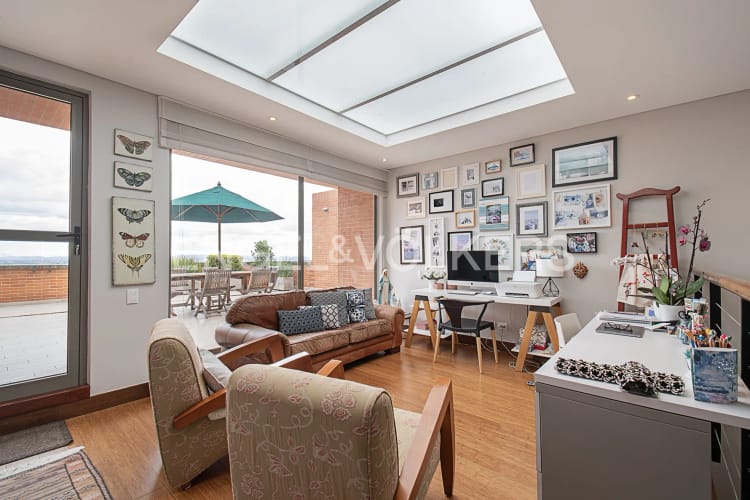 Apartamento de 5 alcobas en venta en Cerros De Los Alpes, Bogotá, 307 m² · foto 19 de 20