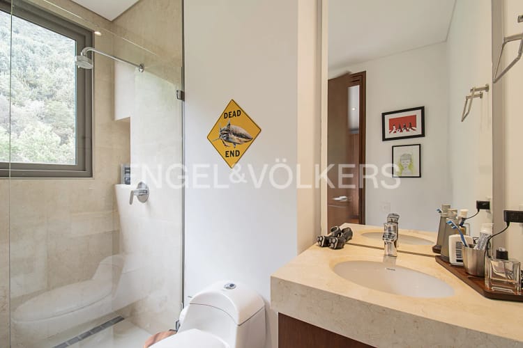 Apartamento de 5 alcobas en venta en Cerros De Los Alpes, Bogotá, 307 m² · foto 14 de 20