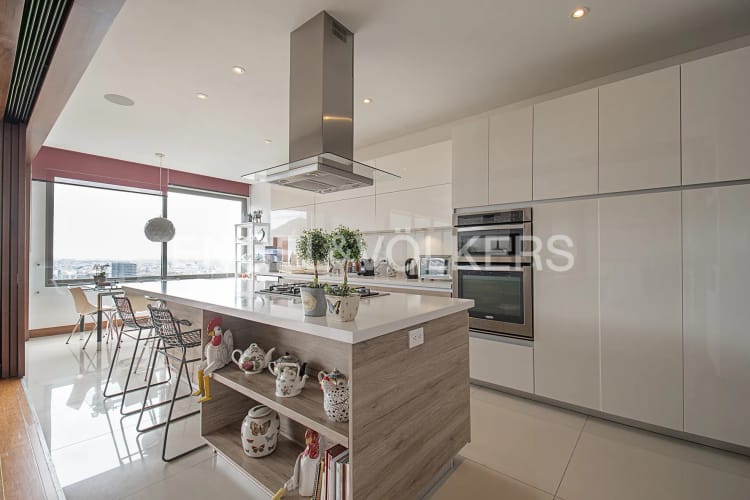 Apartamento de 5 alcobas en venta en Cerros De Los Alpes, Bogotá, 307 m² · foto 4 de 20