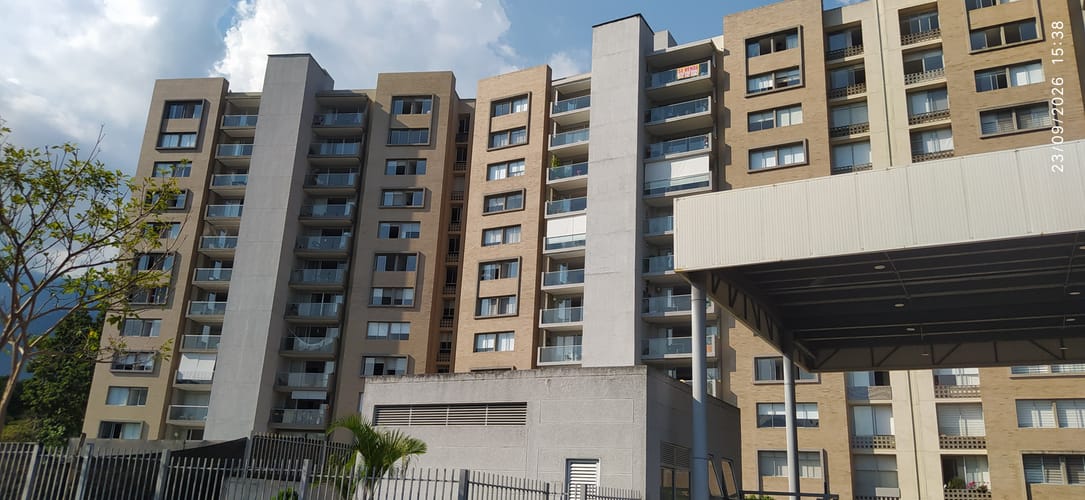 Apartamento de 3 alcobas en venta en Cr. Los Arroyuelos, Ibagué, 110 m² · foto 2 de 19