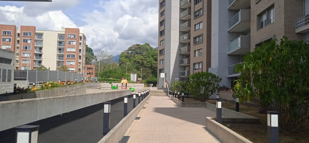 Apartamento de 3 alcobas en venta en Cr. Los Arroyuelos, Ibagué, 110 m² · foto 16 de 19