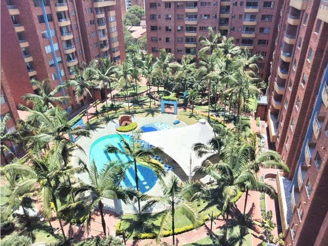 Apartamento de 3 alcobas en venta en Laureles, Medellín, 107 m² · foto 2 de 24