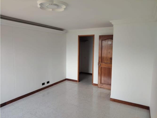 Apartamento de 3 alcobas en venta en Laureles, Medellín, 107 m² · foto 3 de 24