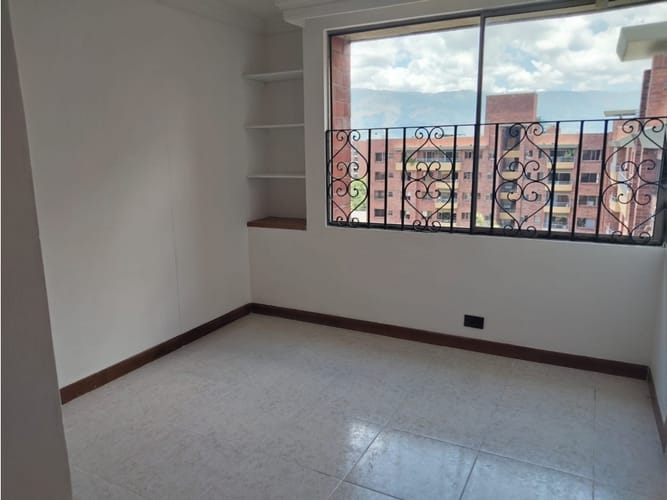 Apartamento de 3 alcobas en venta en Laureles, Medellín, 107 m² · foto 12 de 24