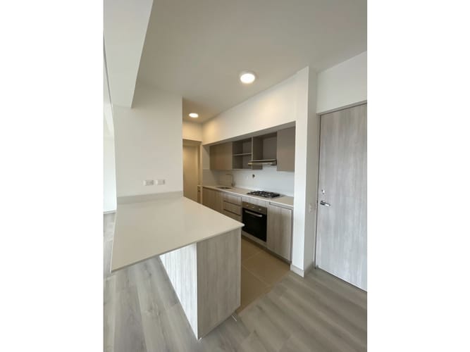 Apartamento de 3 alcobas en arriendo en Ciudad Del Río, Medellín, 140 m² · foto 2 de 20