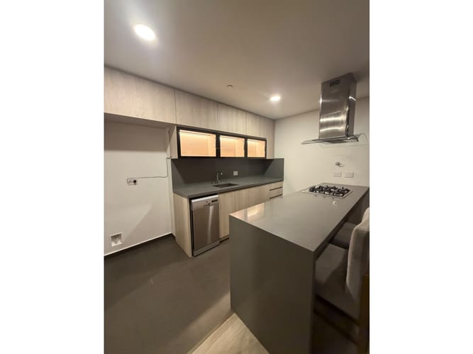 Apartamento de 2 alcobas en arriendo en Altos Del Poblado, Medellín, 86 m² · foto 3 de 14