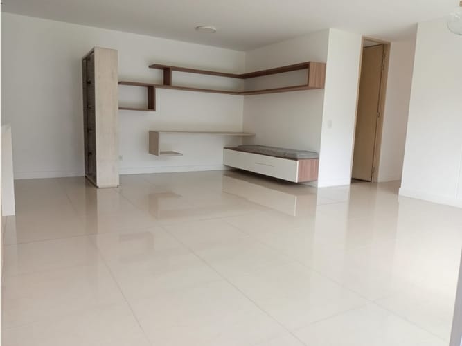 Apartamento de 3 alcobas en arriendo en Castropol, Medellín, 90 m² · foto 2 de 12