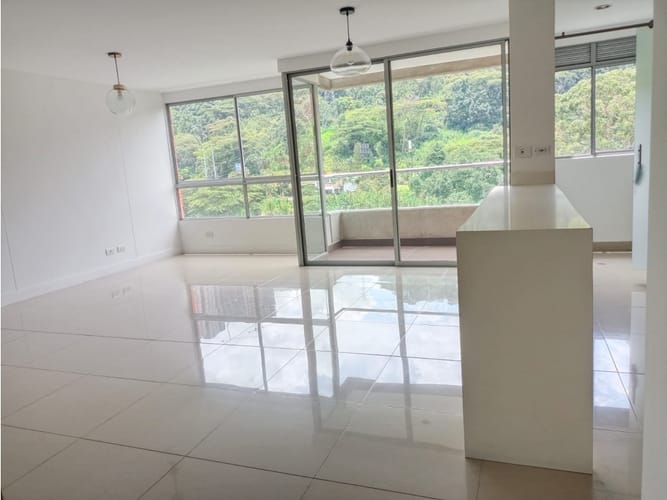 Apartamento de 3 alcobas en arriendo en Castropol, Medellín, 90 m² · foto 4 de 12