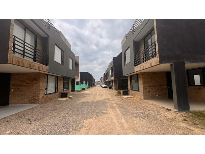 Casa de 3 alcobas en venta en Bojaca, Chía, 98 m² · foto 2 de 24