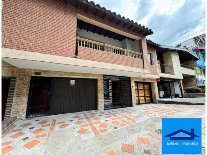 Casa en venta en Laureles, Medellín · foto 2 de 19
