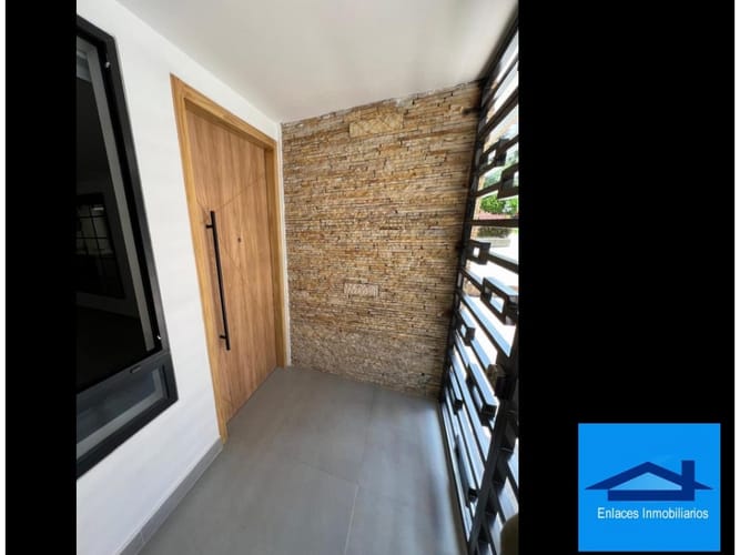 Casa en venta en Laureles, Medellín · foto 3 de 19