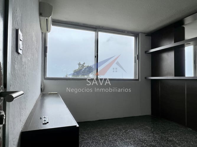 Alquiler Apartamento 3 Dormitorios en Malvin Norte! Piso Alto · Photo 4