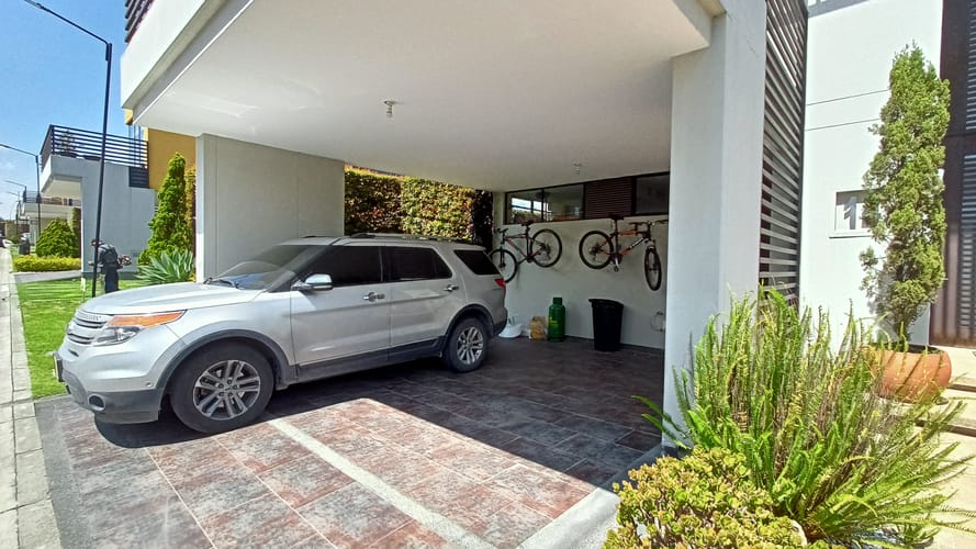 Casa de 4 alcobas en venta en Pueblo Viejo, Cota, 310 m² · foto 2 de 11