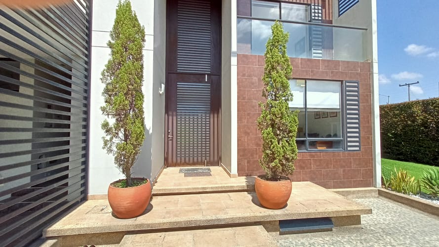 Casa de 4 alcobas en venta en Pueblo Viejo, Cota, 310 m² · foto 3 de 11