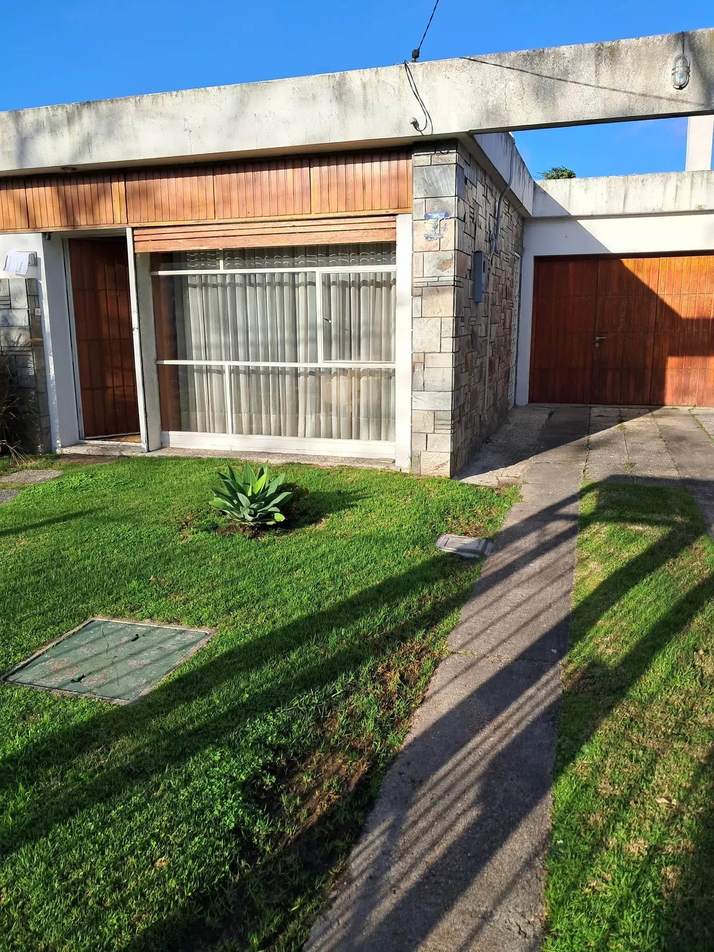 Alquilo Casa 2 dormitorios amoblada en Punta Gorda con cochera · Foto 2