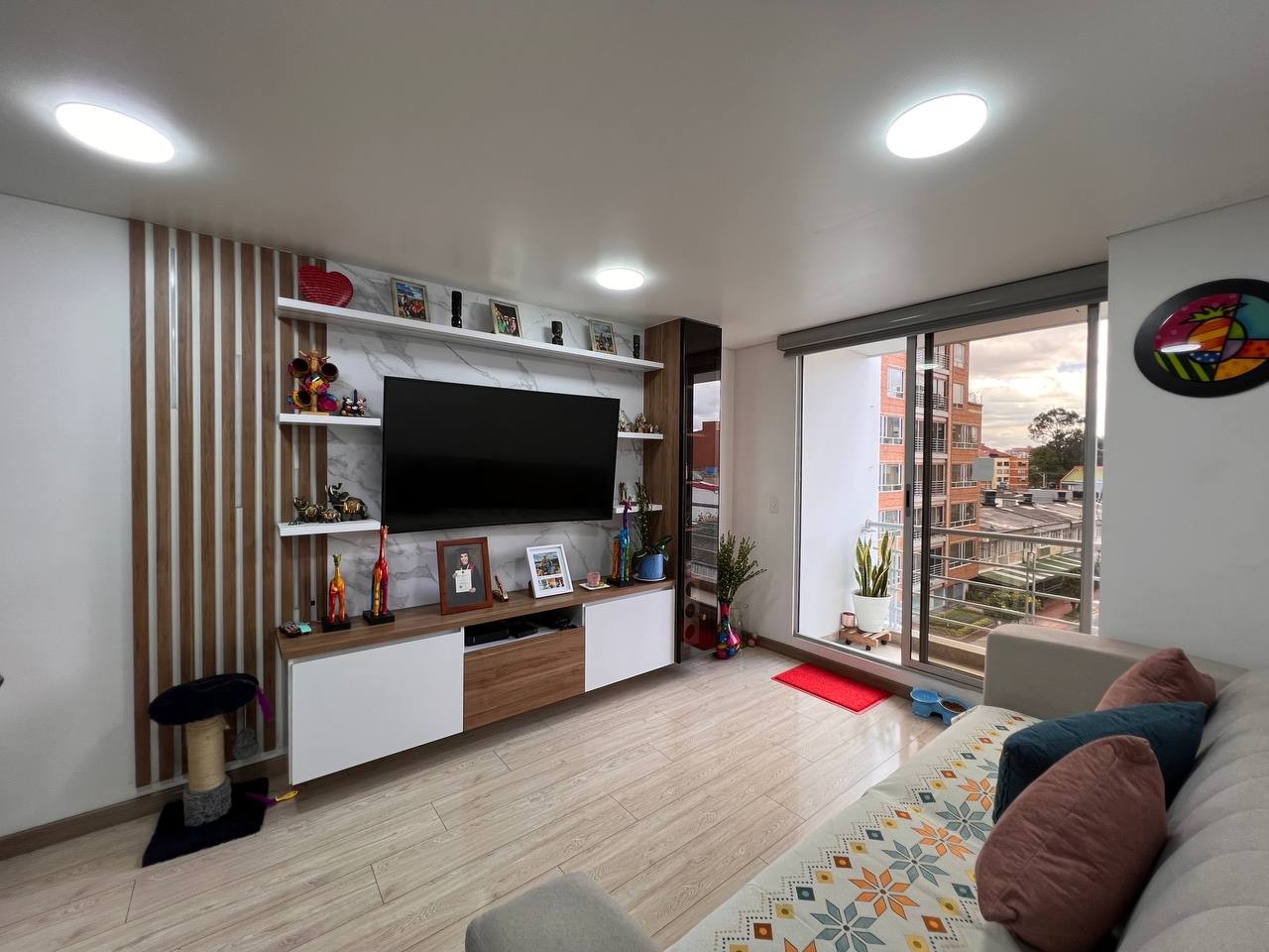 Apartamento en venta en Quinta Paredes, Bogotá · foto 2 de 17