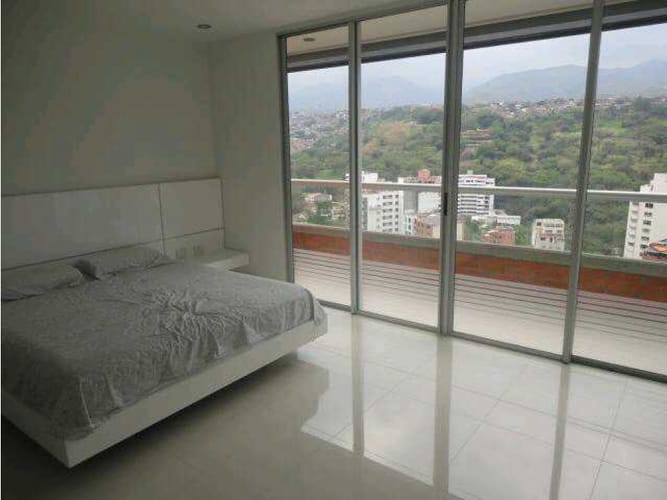 Apartamento de 2 alcobas en venta en San Pedro, Cali, 156 m² · foto 2 de 17