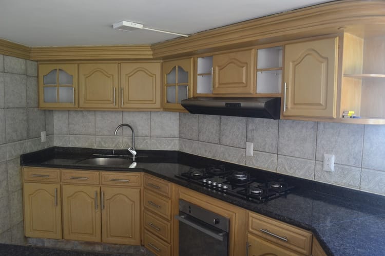 Casa de 5 alcobas en venta en Abadías, Floridablanca, 293 m² · foto 9 de 22