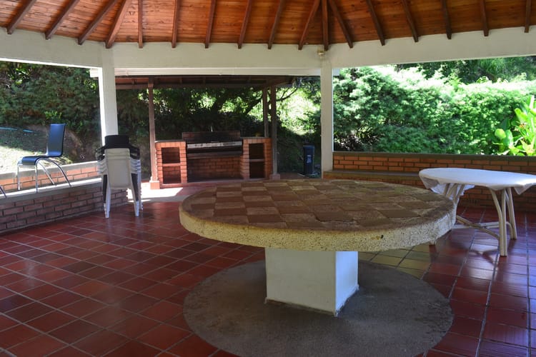 Casa de 5 alcobas en venta en Abadías, Floridablanca, 293 m² · foto 14 de 22