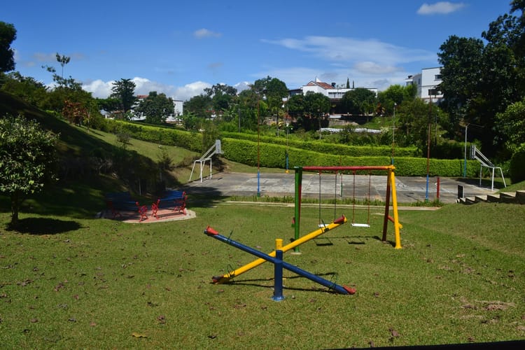 Casa de 5 alcobas en venta en Abadías, Floridablanca, 293 m² · foto 16 de 22