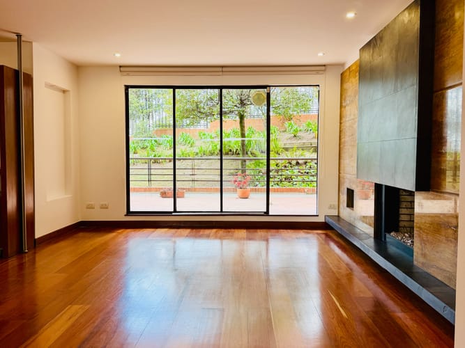 Apartamento de 3 alcobas en venta en Cerros De Suba, Bogotá, 209 m² · foto 3 de 24