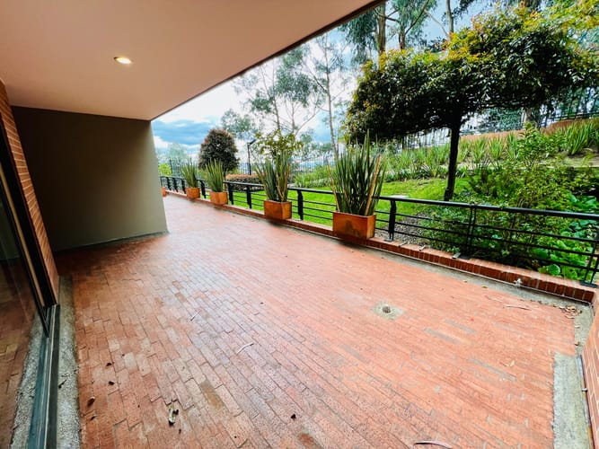Apartamento de 3 alcobas en venta en Cerros De Suba, Bogotá, 209 m² · foto 6 de 24