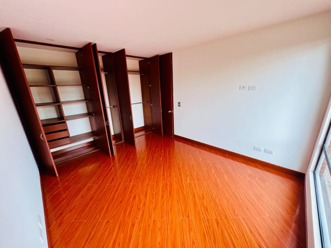 Apartamento de 3 alcobas en venta en Cerros De Suba, Bogotá, 209 m² · foto 13 de 24