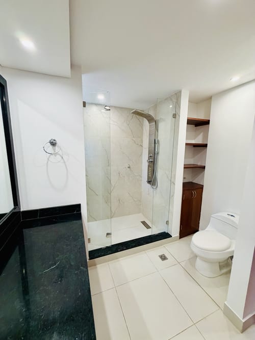 Apartamento de 3 alcobas en venta en Cerros De Suba, Bogotá, 209 m² · foto 16 de 24