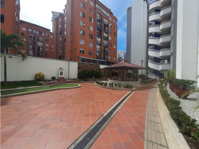 Apartamento de 3 alcobas en venta en Palomitas Del Progreso, Floridablanca, 98 m² · foto 2 de 24