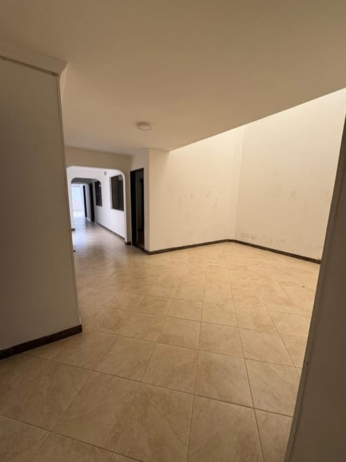 Casa de 11 alcobas en venta en San Vicente, Cali, 400 m² · foto 11 de 24
