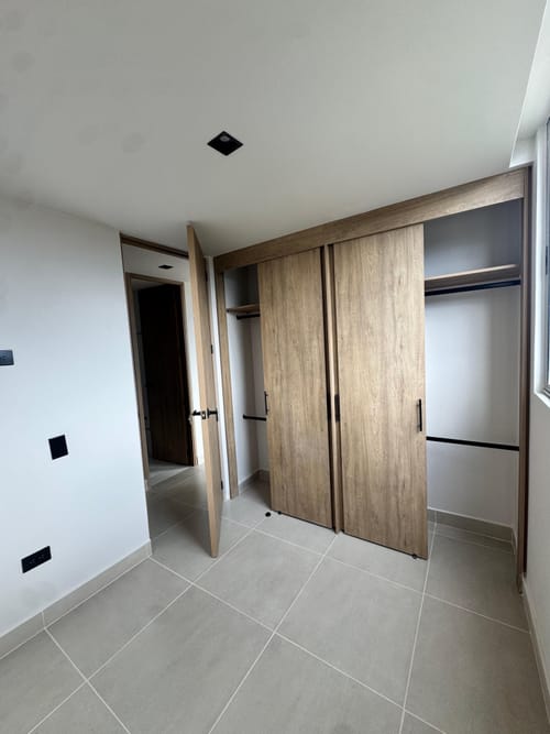 Apartamento de 2 alcobas en venta en Centro, Rionegro, 51 m² · foto 6 de 8