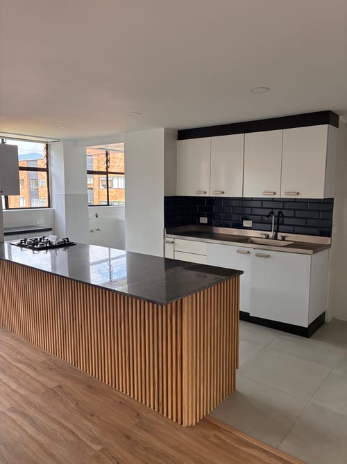 Apartamento de 3 alcobas en arriendo en El Poblado, Medellín, 134 m² · foto 2 de 15