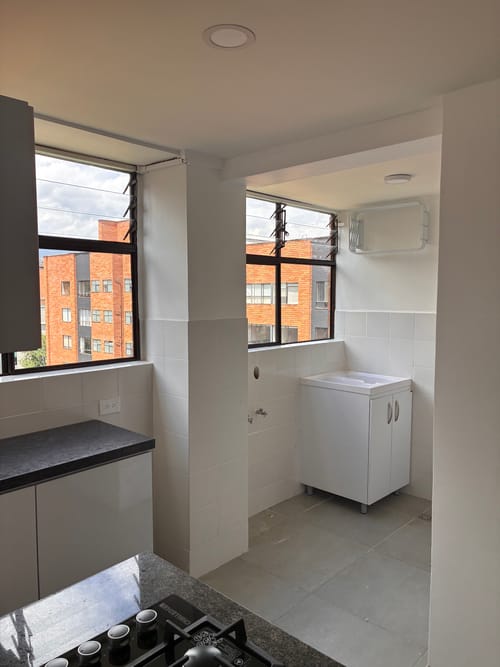 Apartamento de 3 alcobas en arriendo en El Poblado, Medellín, 134 m² · foto 3 de 15