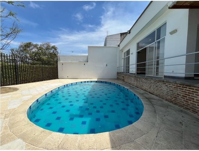 Casa de 3 alcobas en venta en Cristales, Cali, 450 m² · foto 6 de 10
