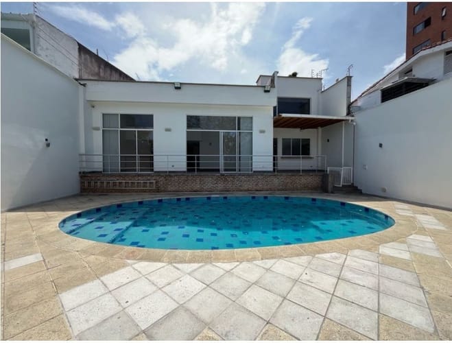 Casa de 3 alcobas en venta en Cristales, Cali, 450 m² · foto 2 de 10