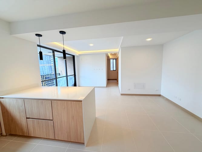 Apartamento de 3 alcobas en venta en Villa Carlota, Medellín, 79 m² · foto 3 de 16