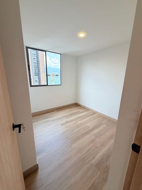 Apartamento de 3 alcobas en venta en Villa Carlota, Medellín, 79 m² · foto 5 de 16