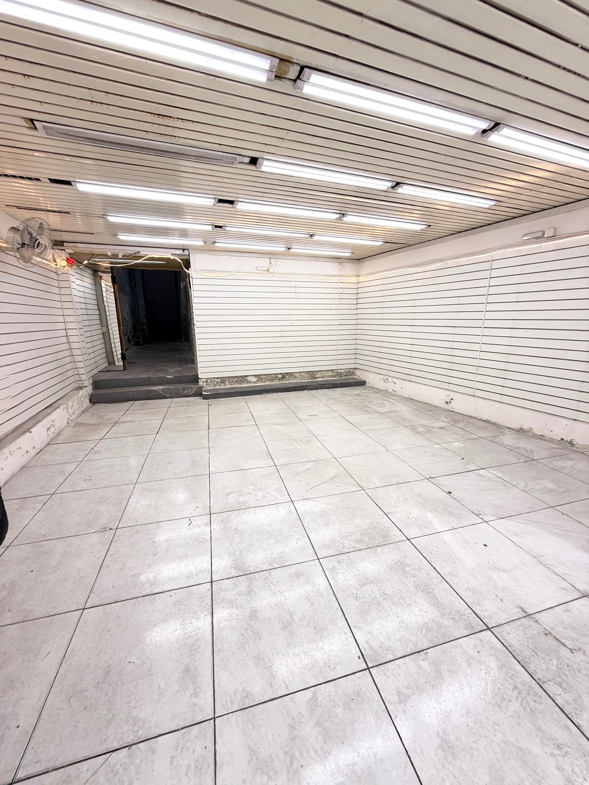 Local Comercial en alquiler ubicado en Paso Molino sobre Av. Agraciada · Foto 3
