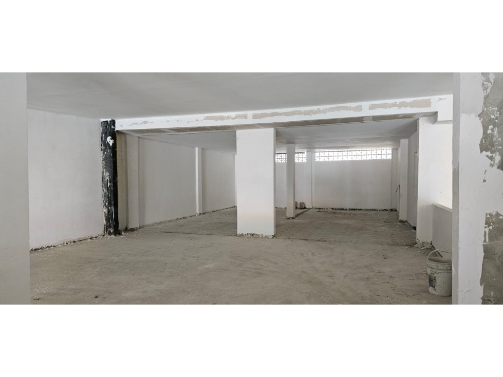 Local en venta en Versalles, Cali, 670 m² · foto 2 de 3