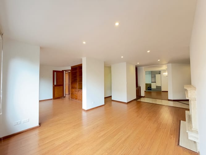 Apartamento de 3 alcobas en venta en Chico Norte, Bogotá, 120 m² · foto 5 de 24