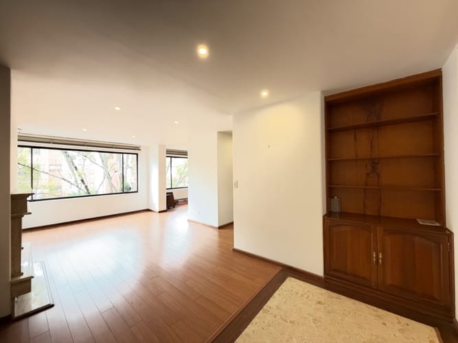 Apartamento de 3 alcobas en venta en Chico Norte, Bogotá, 120 m² · foto 2 de 24