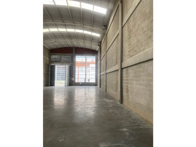 Bodega en arriendo en Los Pinos, Marinilla, 420 m² · foto 4 de 9