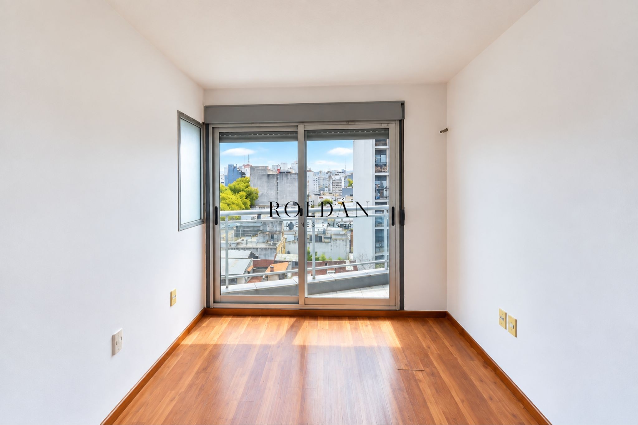 Apartamento Alquiler Parque Rodo 1 Dormitorio Piso Medio Terraza Porteria Virtual Inmejorable Ubicacion · Foto 10