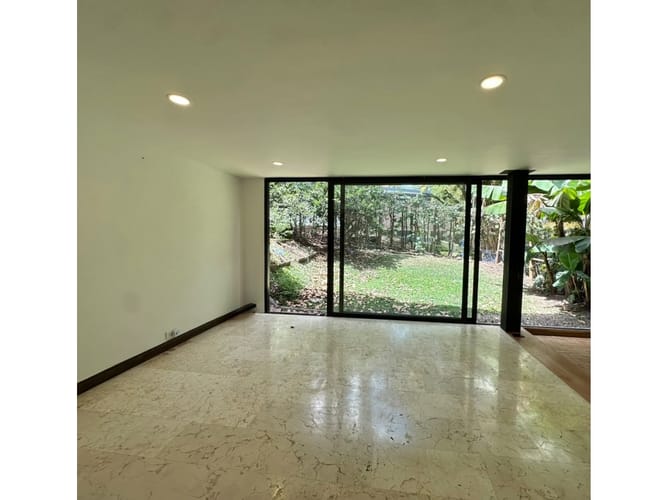 Casa de 5 alcobas en venta en San Lucas, Medellín, 224 m² · foto 2 de 24