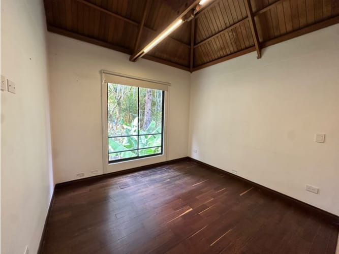 Casa de 5 alcobas en venta en San Lucas, Medellín, 224 m² · foto 3 de 24