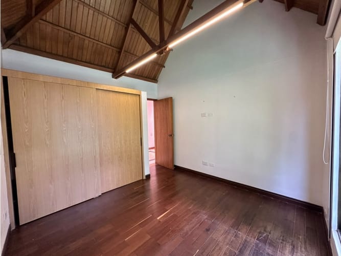 Casa de 5 alcobas en venta en San Lucas, Medellín, 224 m² · foto 9 de 24