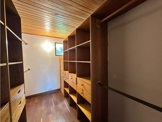 Casa de 5 alcobas en venta en San Lucas, Medellín, 224 m² · foto 12 de 24